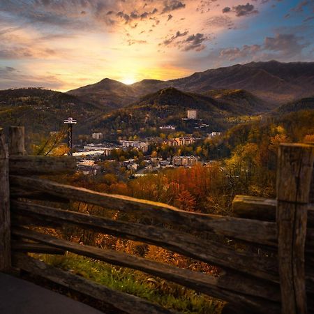 A Higher Calling, 1089 Of Free Area Attraction Tickets For Each Paid Day, Dollywood And More! Pigeon Forge Exterior photo