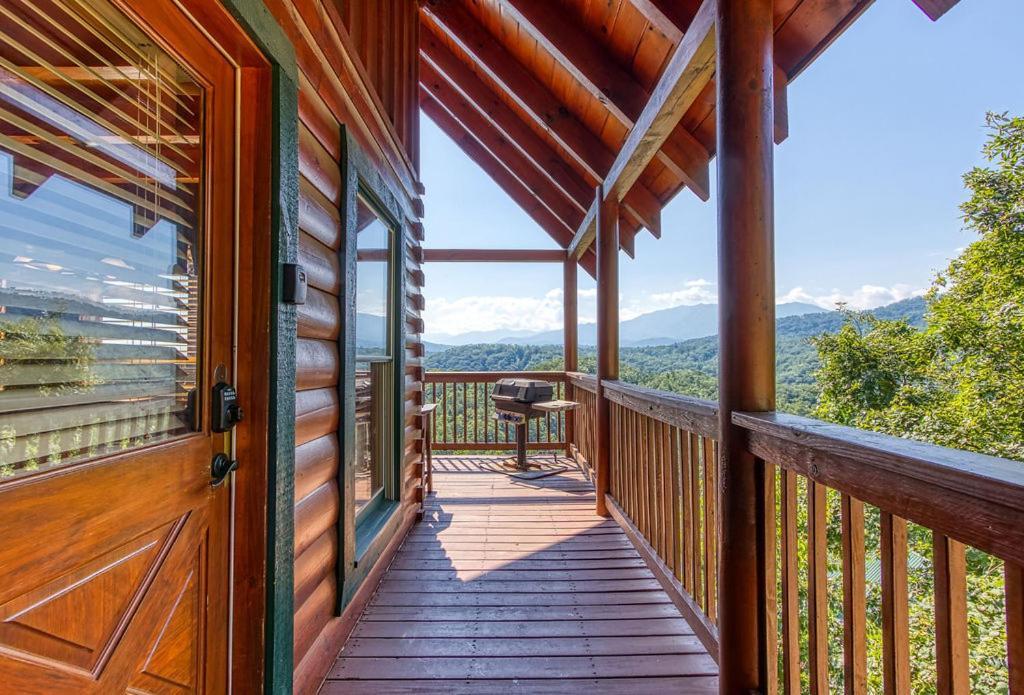 A Higher Calling, 1089 Of Free Area Attraction Tickets For Each Paid Day, Dollywood And More! Pigeon Forge Exterior photo