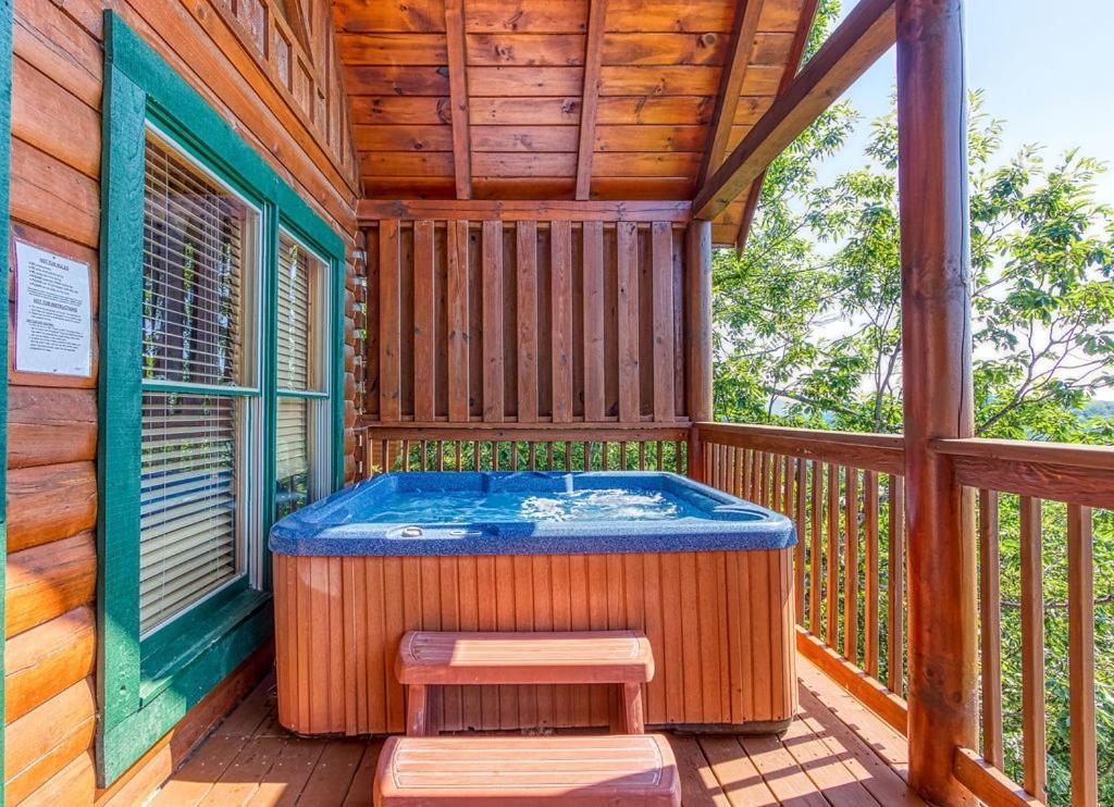 A Higher Calling, 1089 Of Free Area Attraction Tickets For Each Paid Day, Dollywood And More! Pigeon Forge Exterior photo