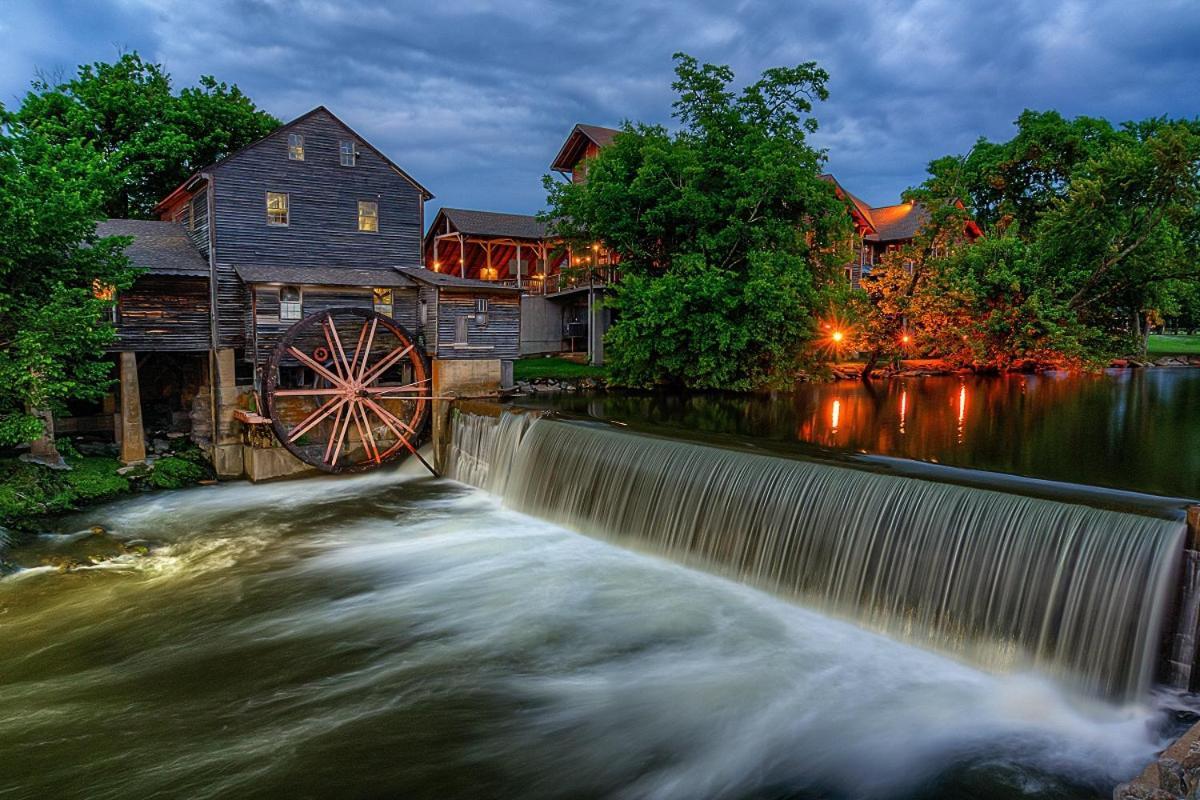 A Higher Calling, 1089 Of Free Area Attraction Tickets For Each Paid Day, Dollywood And More! Pigeon Forge Exterior photo