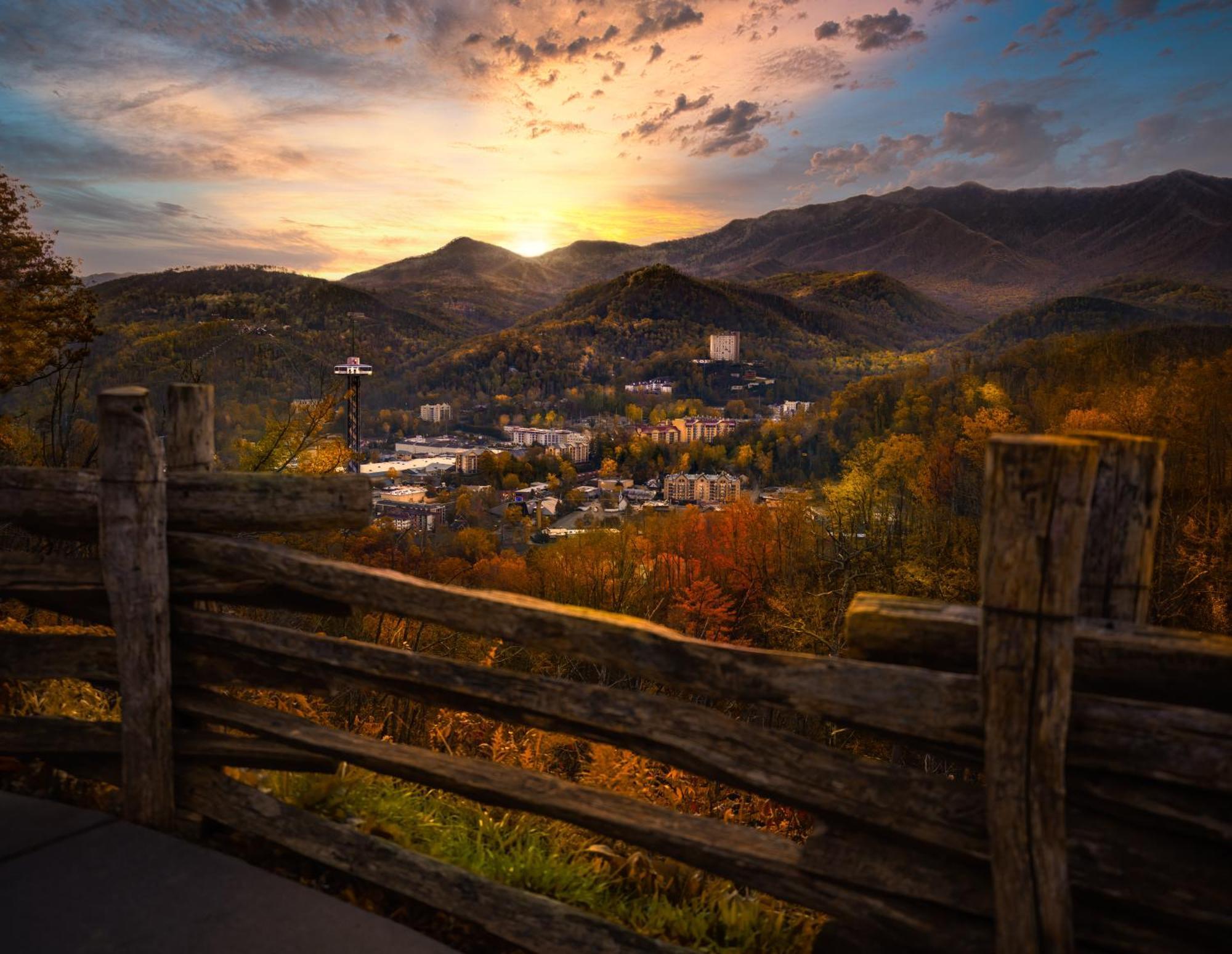 A Higher Calling, 1089 Of Free Area Attraction Tickets For Each Paid Day, Dollywood And More! Pigeon Forge Exterior photo